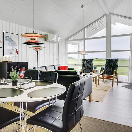 Three-bedroom In Holiday home