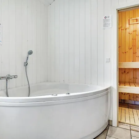 Holiday home Three-bedroom In