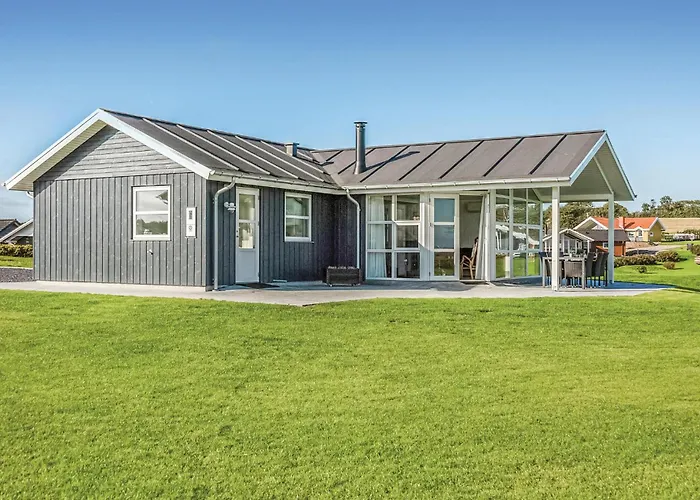 Three-bedroom In Holiday home *