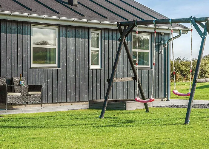 Three-bedroom In Holiday home